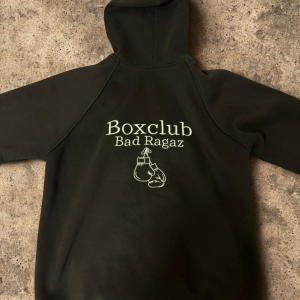 Premium Hoodie mit Stickerei – Hochwertige Qualität | Handmade | Viele Farben & Größen | Individuell bestickt